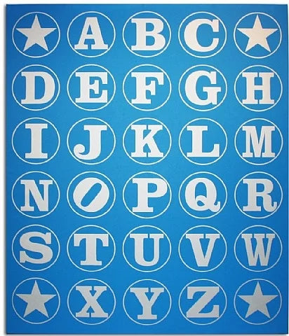 Silber/blaue Alphabet-Wand